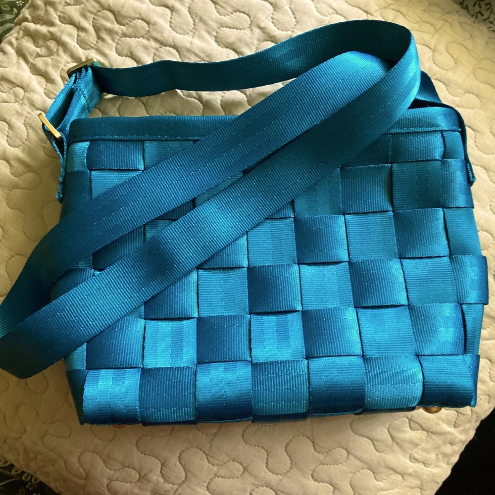 VEUC Teal Harveys Seatbelt Bag Little Messenger.